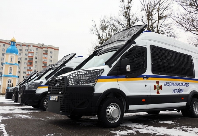 Нацгвардія почала патрулювати вулиці міст на нових спецавто: яскраві фото і відео