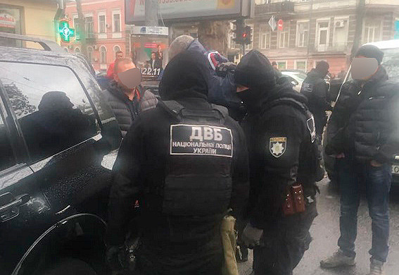 В Затоке депутаты и полицейский организовали "схему" завладения землями