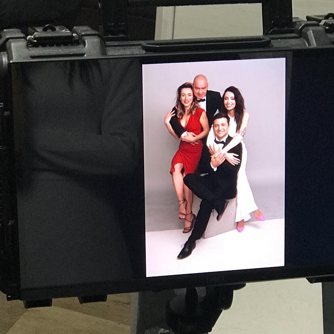 Зеленский показал нежные "семейные" фото со съемок комедии "Я, ты, он, она"