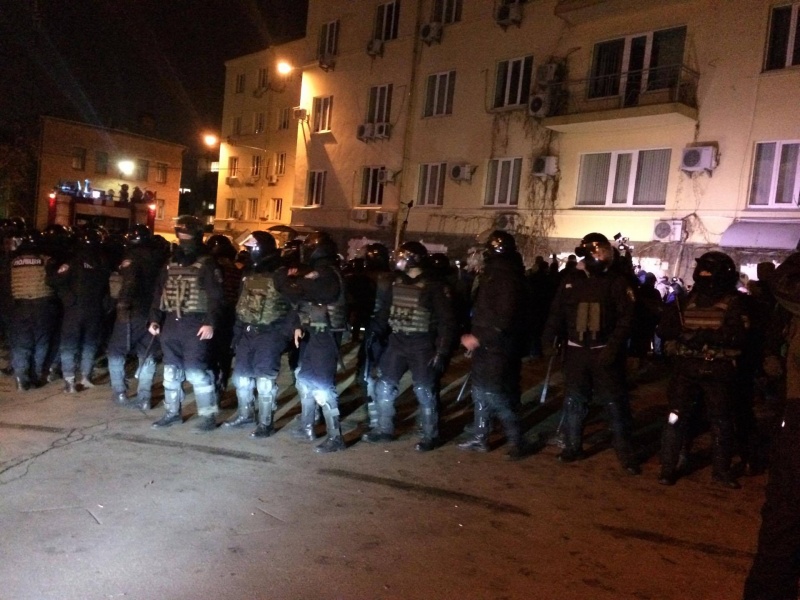 Представники правих організацій розгромили офіс Медведчука та відділення "Сбербанку Росії"