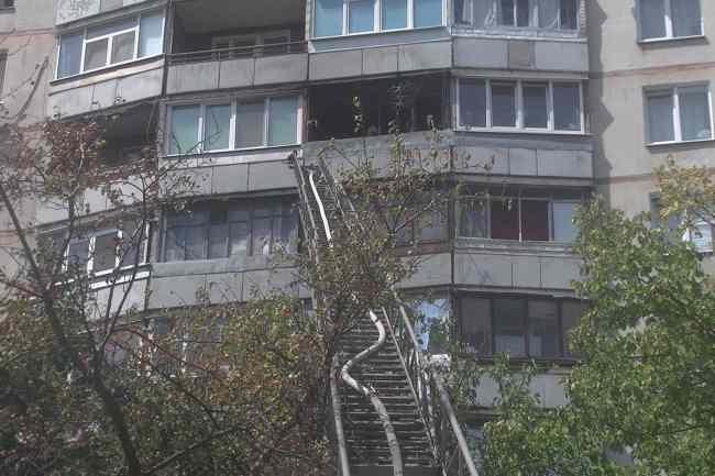 У Харкові загорівся житловий будинок, евакуювали 10 людей