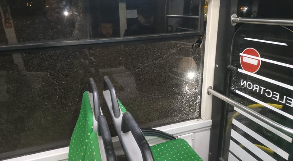 Во Львове обстреляли пассажирский автобус: фото и видео инцидента