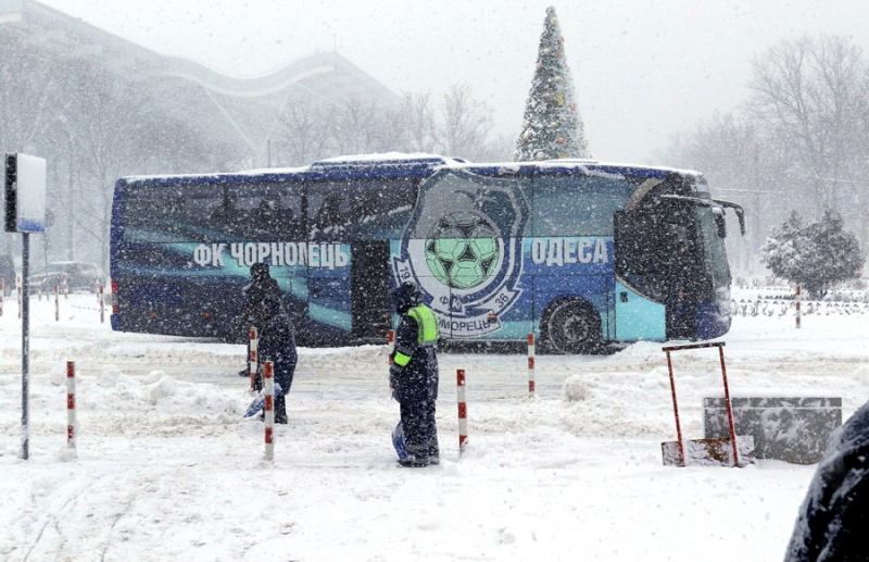 Снегопад помешал "Черноморцу" вовремя отправиться на сбор