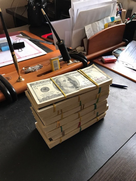 СБУ задержала чиновников военного концерна за вымогательство 900 тыс. долларов