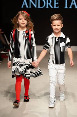 Андрій Джеджула, Артем Гагарін, Гайтана та інші: Андре Тан вивів на подіум зірок з їх дітьми