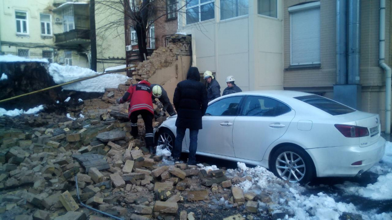 Из-за обвала кирпичной стены в Киеве без газа остались 4 жилых дома