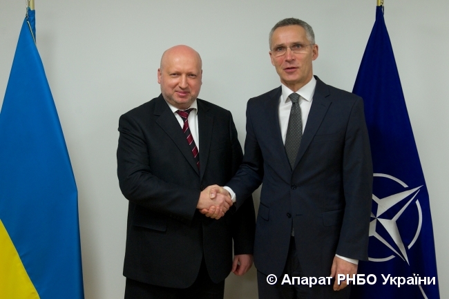 Столтенберг подтвердил готовность стран НАТО помогать Украине