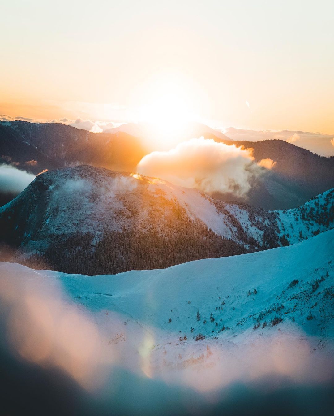 Зима в листопаді: регіон України засипає пухнастим снігом (фото)