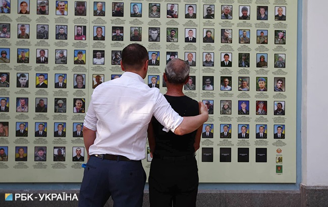 В Киеве проходит акция памяти жертв катастрофы самолета ИЛ-76, сбитого боевиками