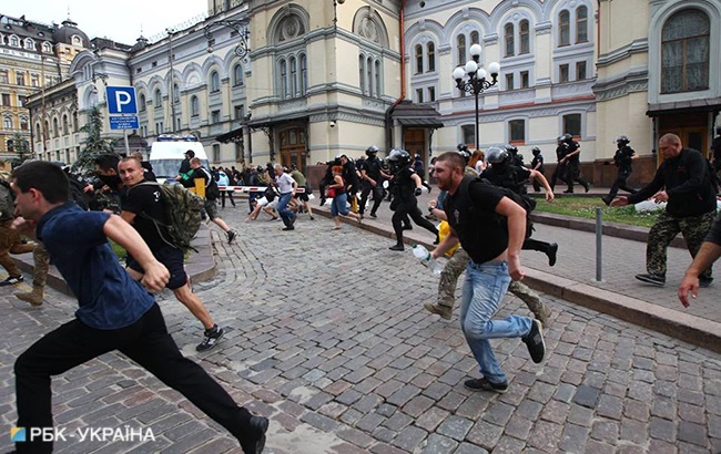 В центре Киева произошли столкновения между правоохранителями и праворадикалами