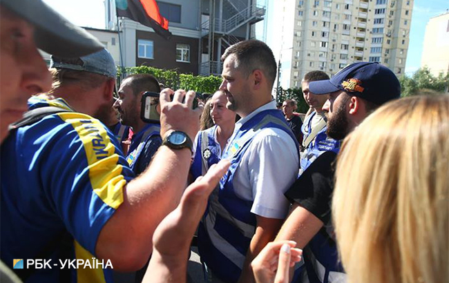 В Киеве представители правых организаций пикетируют патрульную полицию