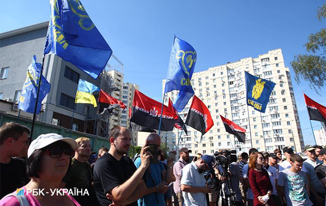 В Киеве представители правых организаций пикетируют патрульную полицию