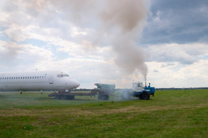 Літак авіакомпанії Bravo, який викотився за злітну смугу, утилізують