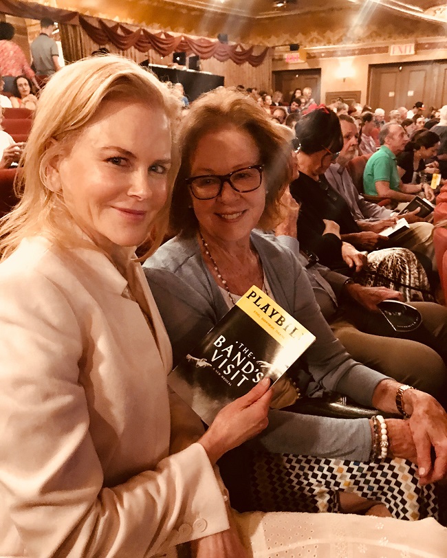 Словно подруги: Николь Кидман показала редкое фото со своей мамой