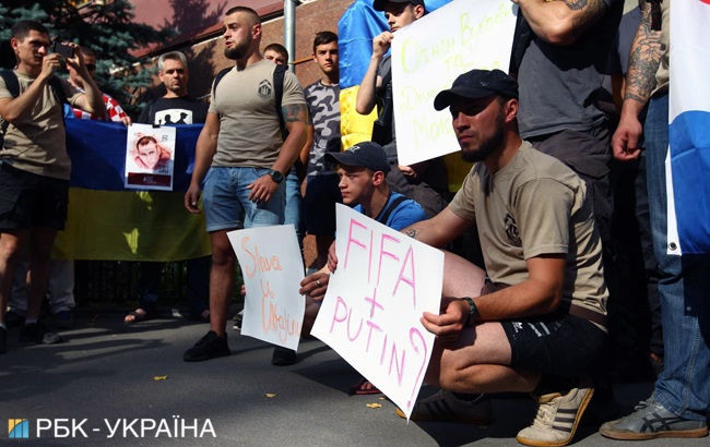 Під посольством Хорватії в Києві пройшла акція підтримки хорватських футболістів