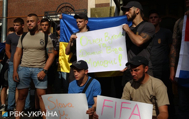 Під посольством Хорватії в Києві пройшла акція підтримки хорватських футболістів