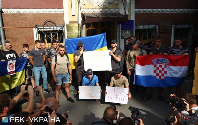 Під посольством Хорватії в Києві пройшла акція підтримки хорватських футболістів