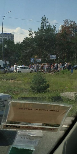 В Ирпене обманутые инвесторы перекрыли въезд в город