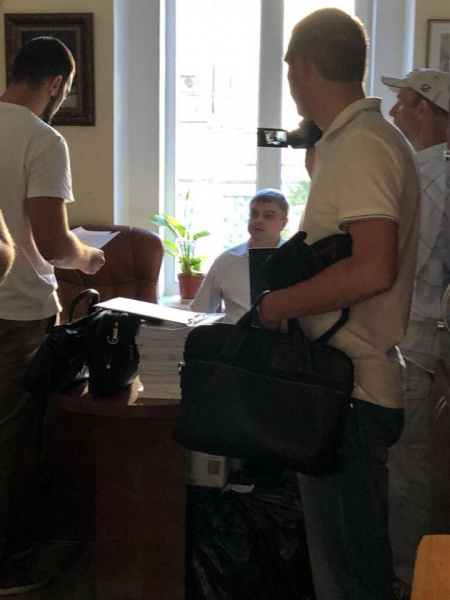 Старшого слідчого ГПУ затримали на хабарі в 50 тис. доларів