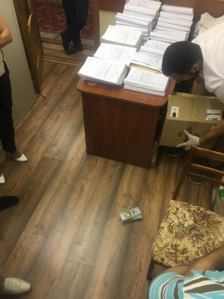 Старшого слідчого ГПУ затримали на хабарі в 50 тис. доларів