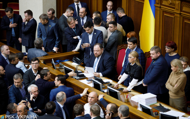 Уперлись в землю: как Рада заблокировала две ключевых реформы Зеленского