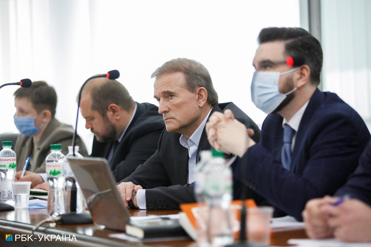 Справа Медведчука. Що відбувається з розслідуванням і чим політик відповідає владі