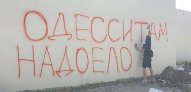 Одеські активісти з кувалдами розчищають пляжі: що відбувається