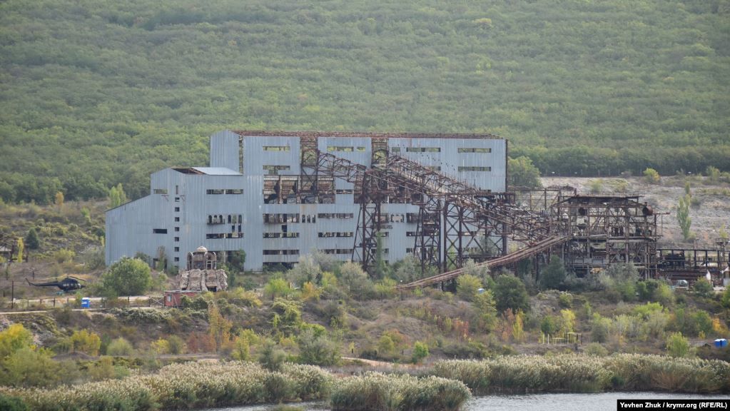 Воду для Криму хочуть качати з озера для зберігання відходів (фото)