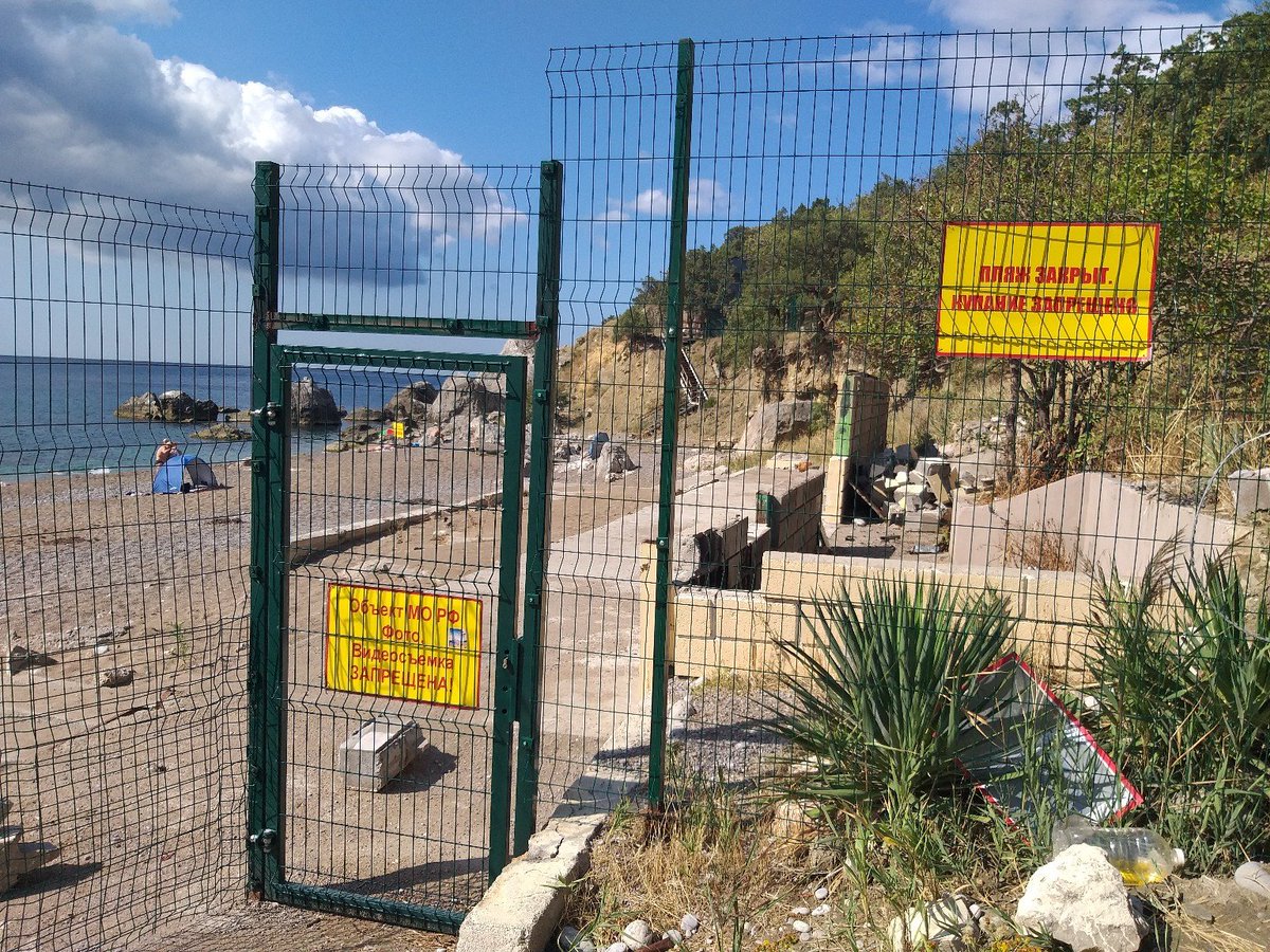 В оккупированном Крыму Минобороны РФ зацапало очередной пляж: появились фото