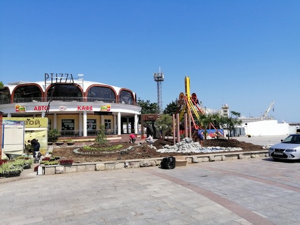 Пляжі порожні, а ціни злетіли: з'явилися фото проваленого "сезону" в Криму