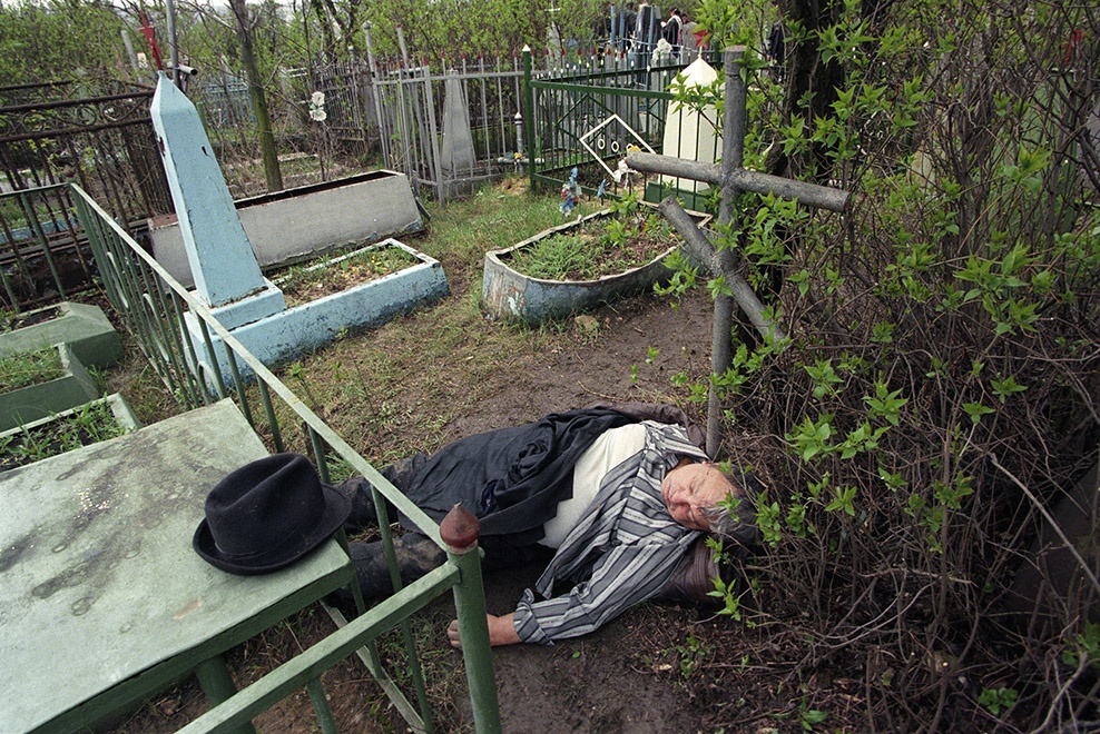 Луганчанин раскрыл особенности поминальных дней на Донбассе: &quot;так было принято у нас&quot; (фото)