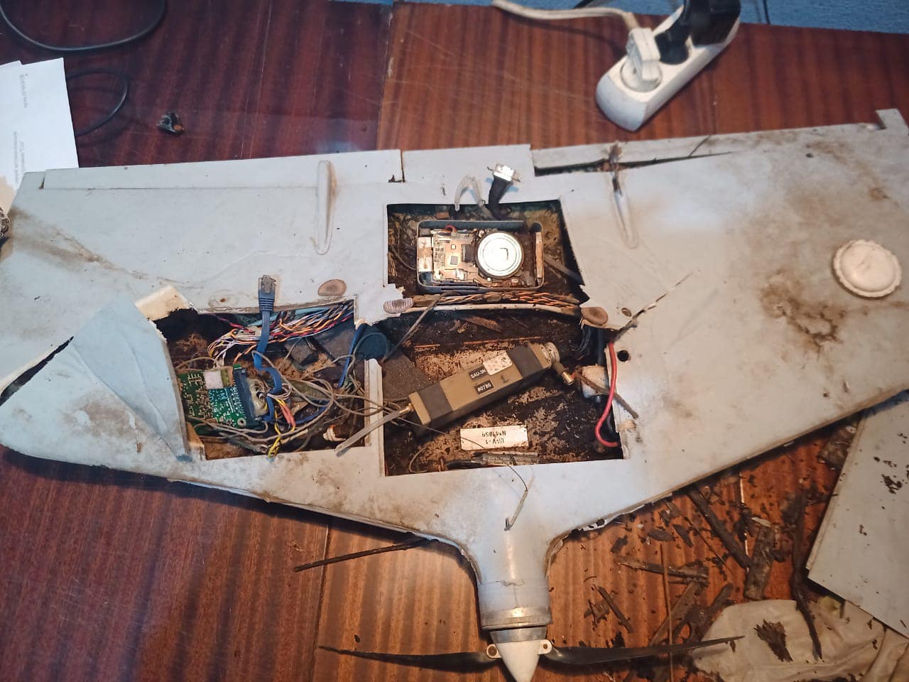 На Донбассе упал российский беспилотник с маркировкой ФСБ: появились фото