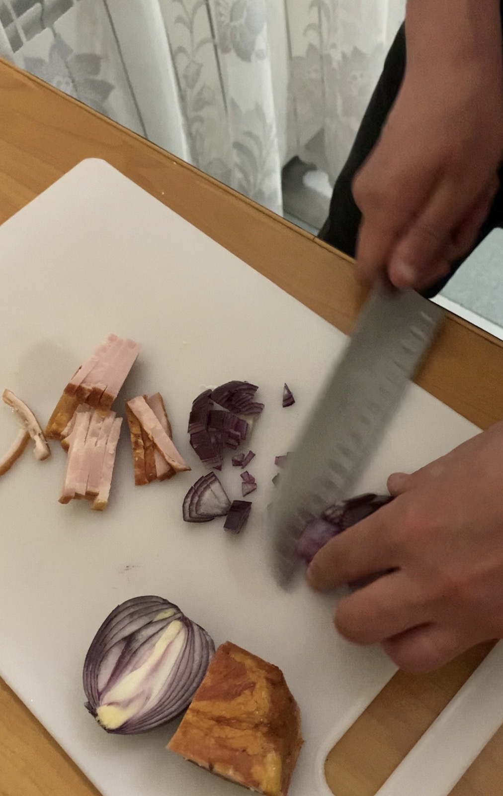 Шеф-повар рассказал, как легко приготовить ресторанную пасту "Карбонара" дома