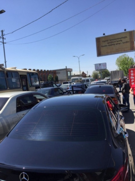 Протестувальники у Вірменії перекрили дорогу в столичний аеропорт "Звартноц"