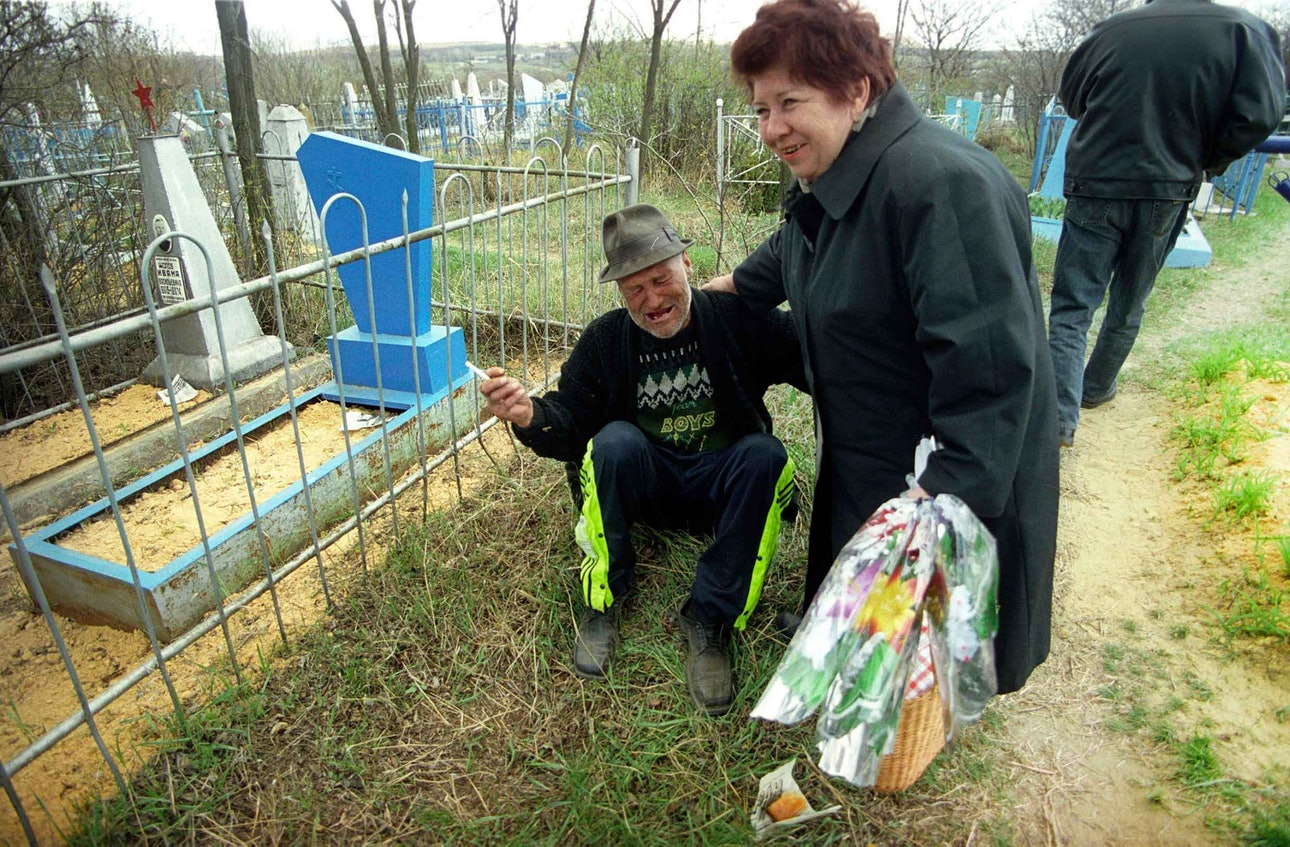 Луганчанин раскрыл особенности поминальных дней на Донбассе: &quot;так было принято у нас&quot; (фото)