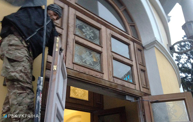 Мітинг у Києві: під Жовтневим палацом відбуваються зіткнення