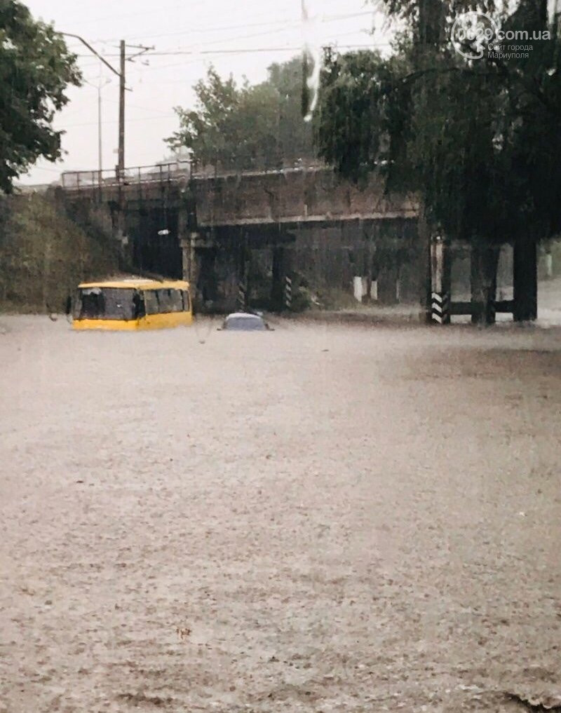 Мариуполь ушел под воду после сильного ливня: фото и видео стихии