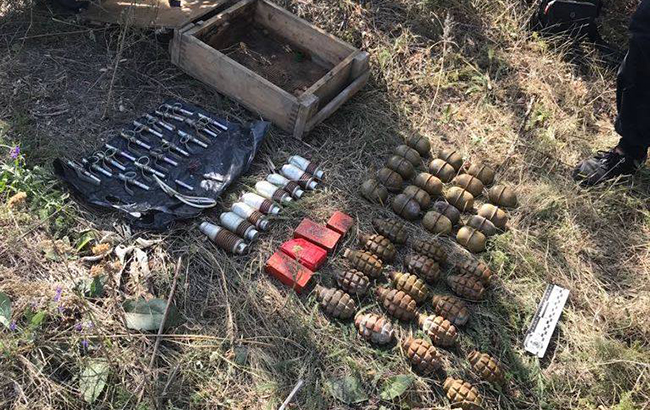 У Луганській області виявили сховок з боєприпасами