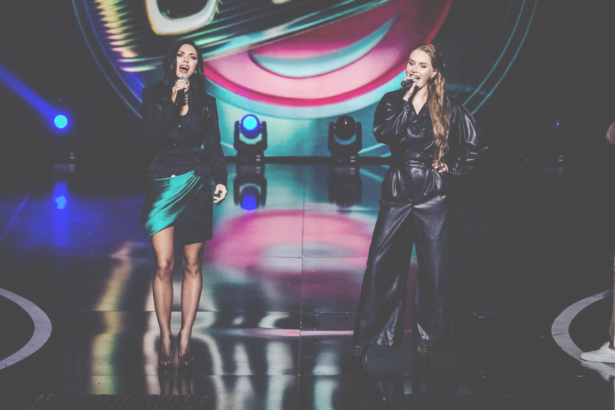 Учасниці групи "НЕАНГЕЛИ" посварилися на очах у всіх