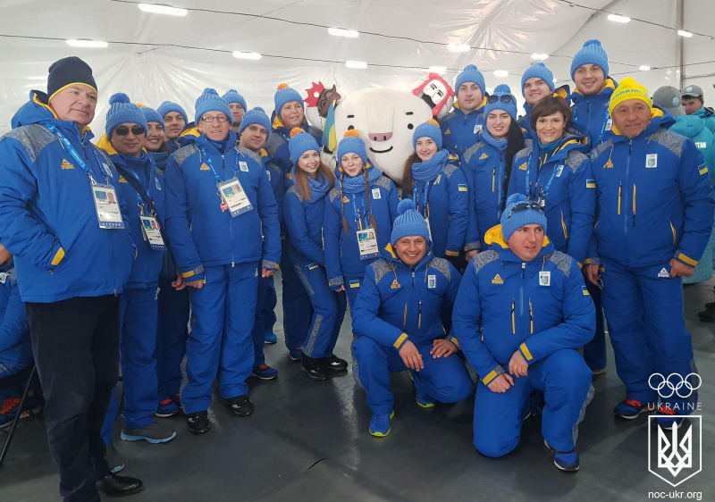 В Олімпійському селищі Пхьончхану підняли прапор України