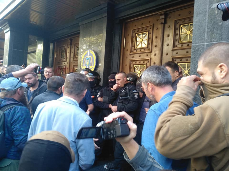 В Киеве беспорядки под ГПУ