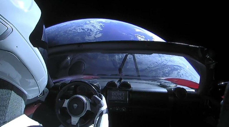 SpaceX успешно запустила ракету Falcon Heavy с автомобилем Tesla