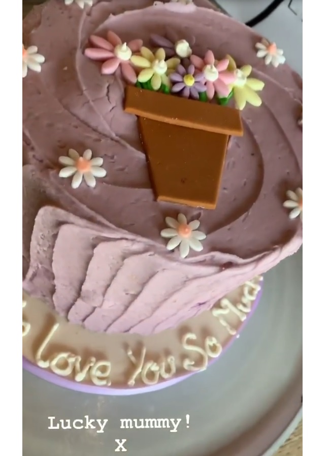 Щаслива матуся: Вікторія Бекхем зворушила сімейними знімками