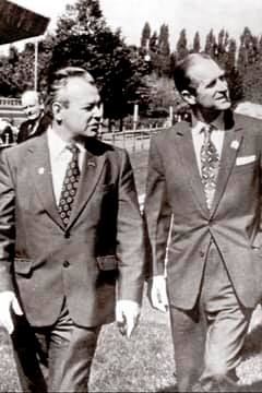 Випив чарочку горілки з перцем: спливли фото поїздки принца Філіпа в Київ