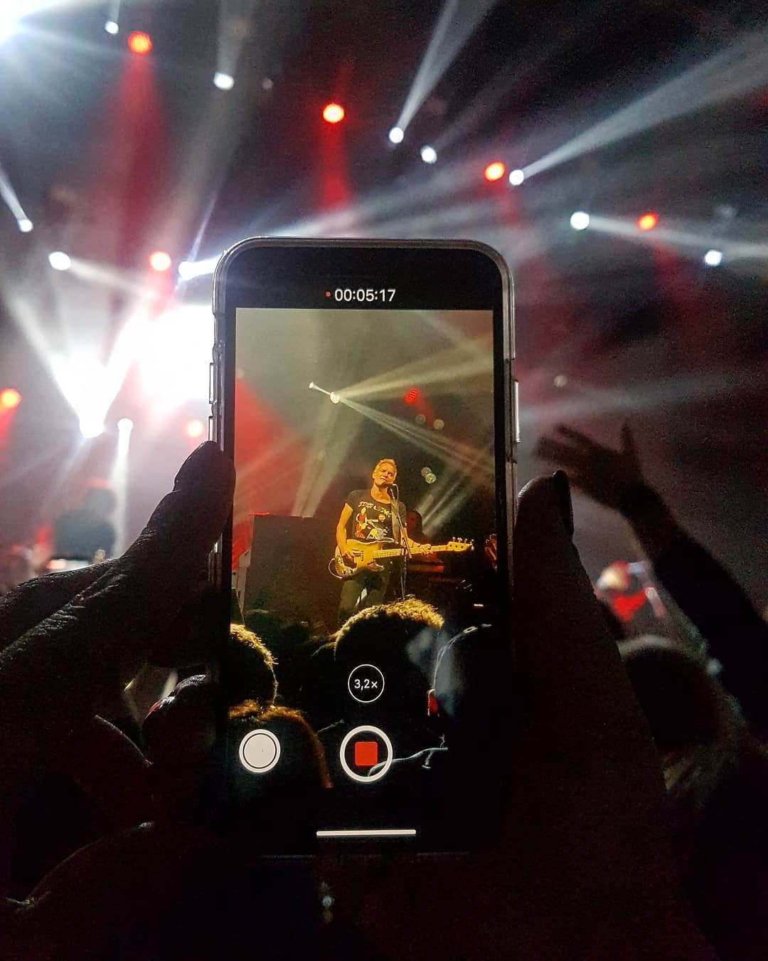 "Досі плачу від щастя": у мережі обговорюють "вибуховий" концерт Стінга в Києві (фото, відео)