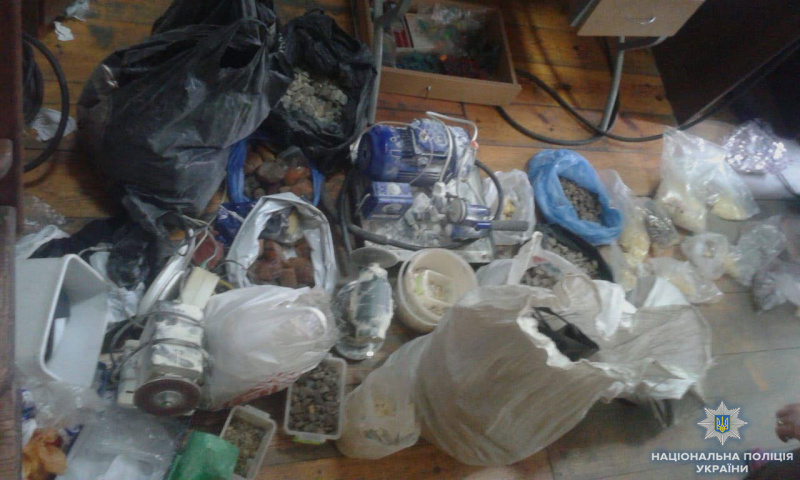 Нацполиция изъяла 70 кг янтаря на 600 тыс. гривен