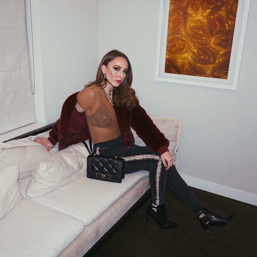 Дочка Емінема "засвітила" ідеальні форми в бікіні