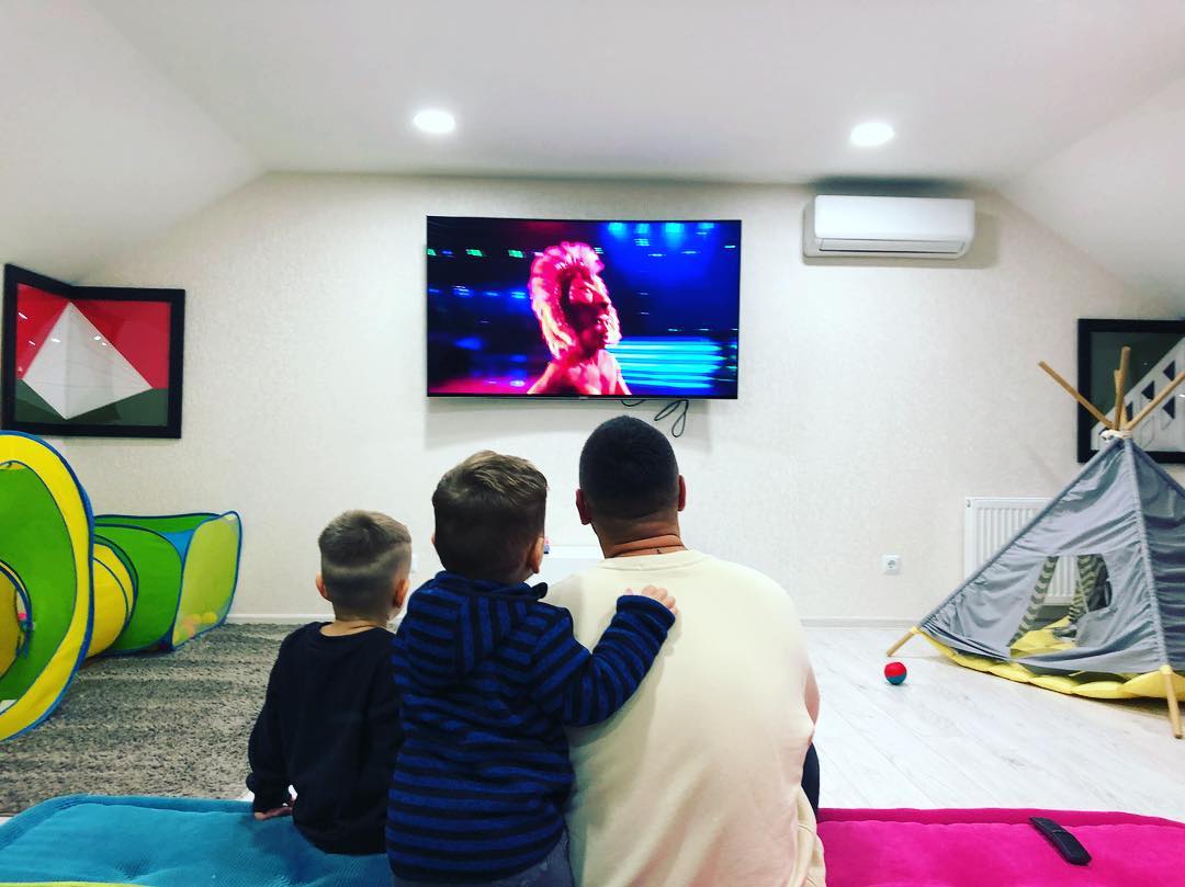 "Счастье быть родителем": MONATIK показал подросших сыновей (фото)