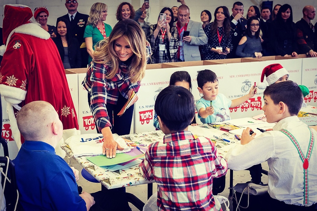 Просто і зі смаком: Меланія Трамп "зрадила" строгому дрес-коду