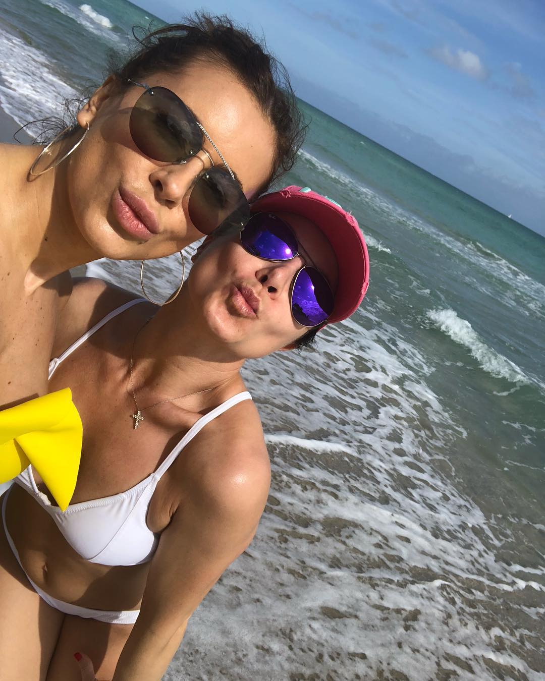 "Які ноги": подруга Ані Лорак затьмарила співачку своєю красою (фото)